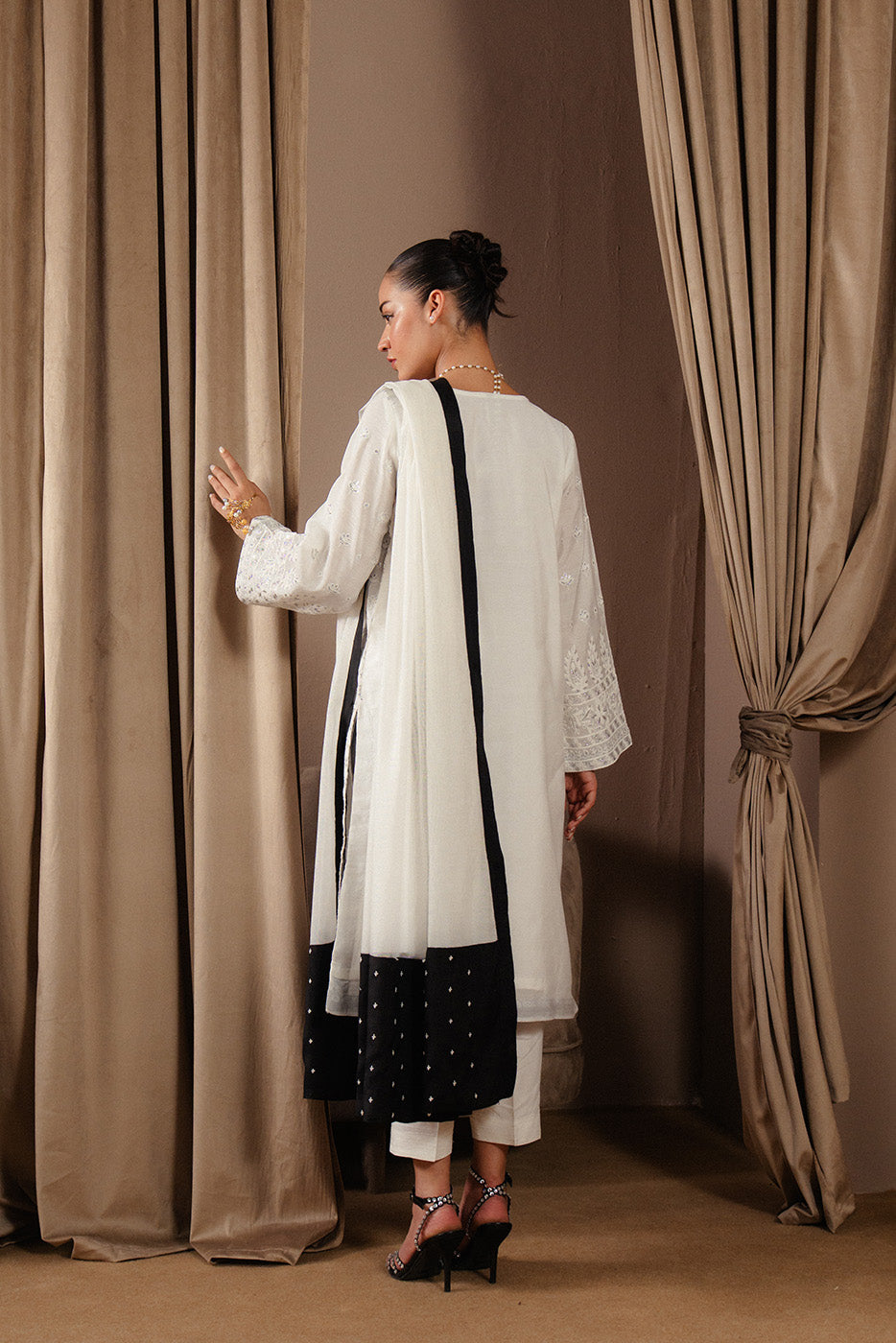 2 PIECE EMBROIDERED PAPER COTTON SUIT (LUXURY-PRET)