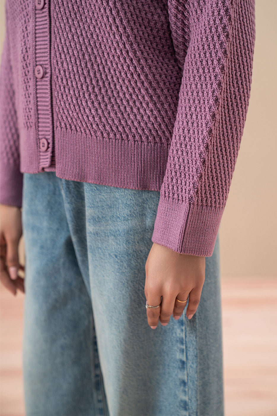 CREW NECK CARDIGAN