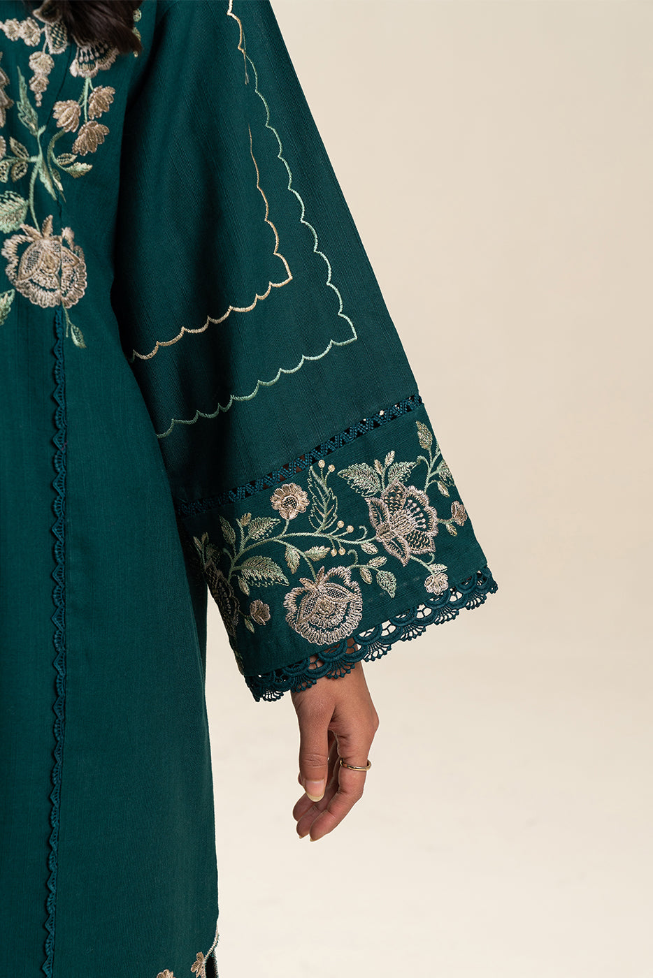3 PIECE EMBROIDERED SLUB KHADDAR SUIT-DEEP PATELS (UNSTITCHED)
