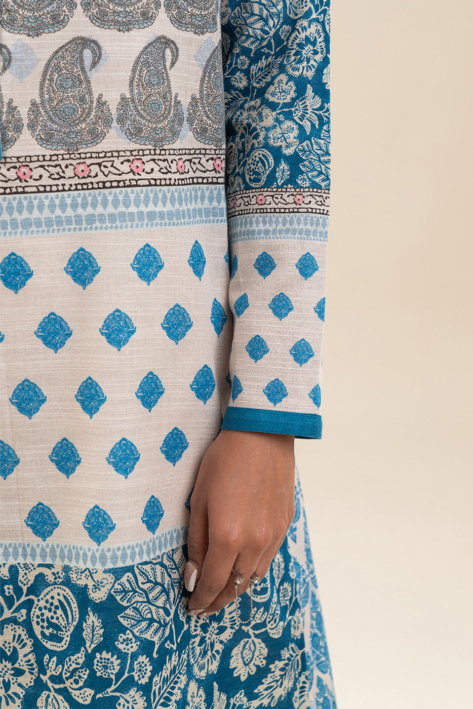 2 PIECE PRINTED SLUB KHADDAR SUIT-IVORY DEPTH (UNSTITCHED)