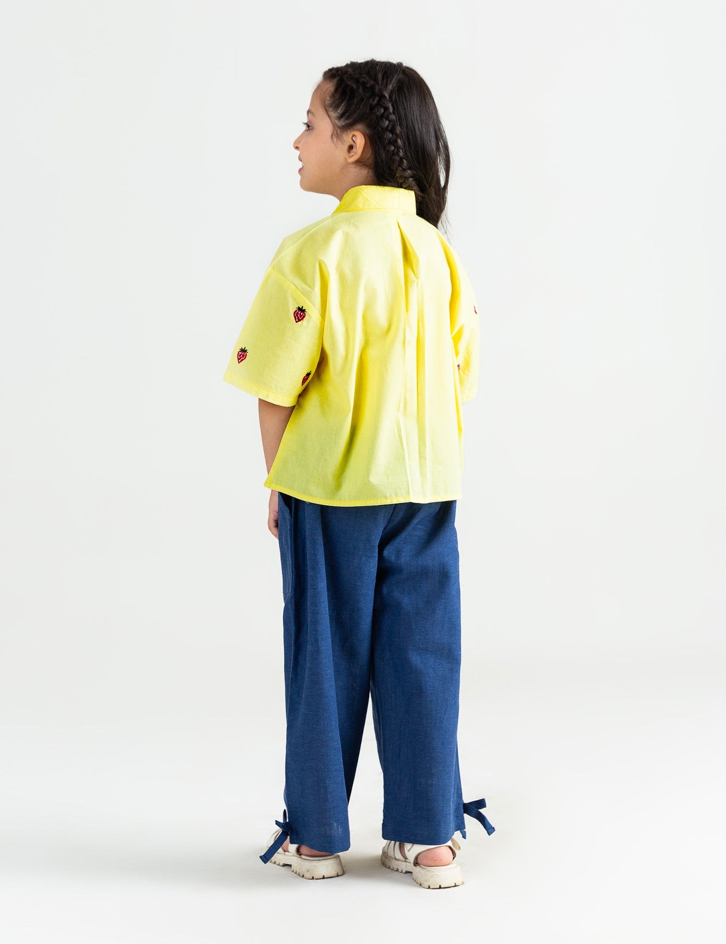 EMBROIDERED BUTTON DOWN TOP