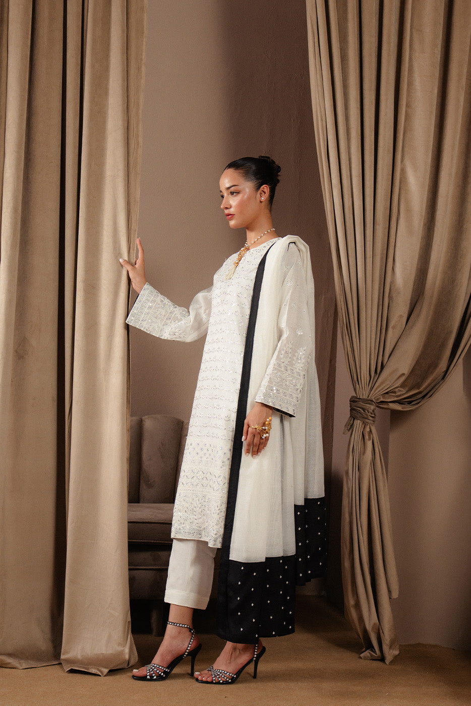 2 PIECE EMBROIDERED PAPER COTTON SUIT (LUXURY-PRET)