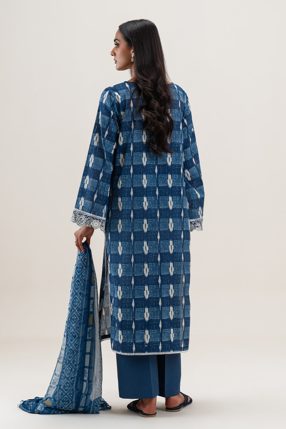 2 PIECE EMBROIDERED LAWN SUIT-AZURE ELEGANCE (UNSTITCHED)