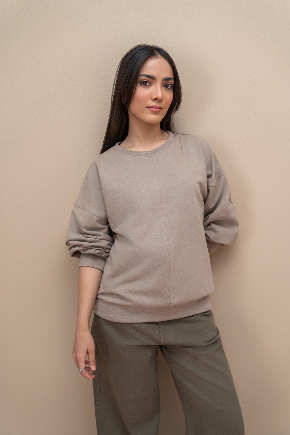 BASIC SWEATSHIRT
