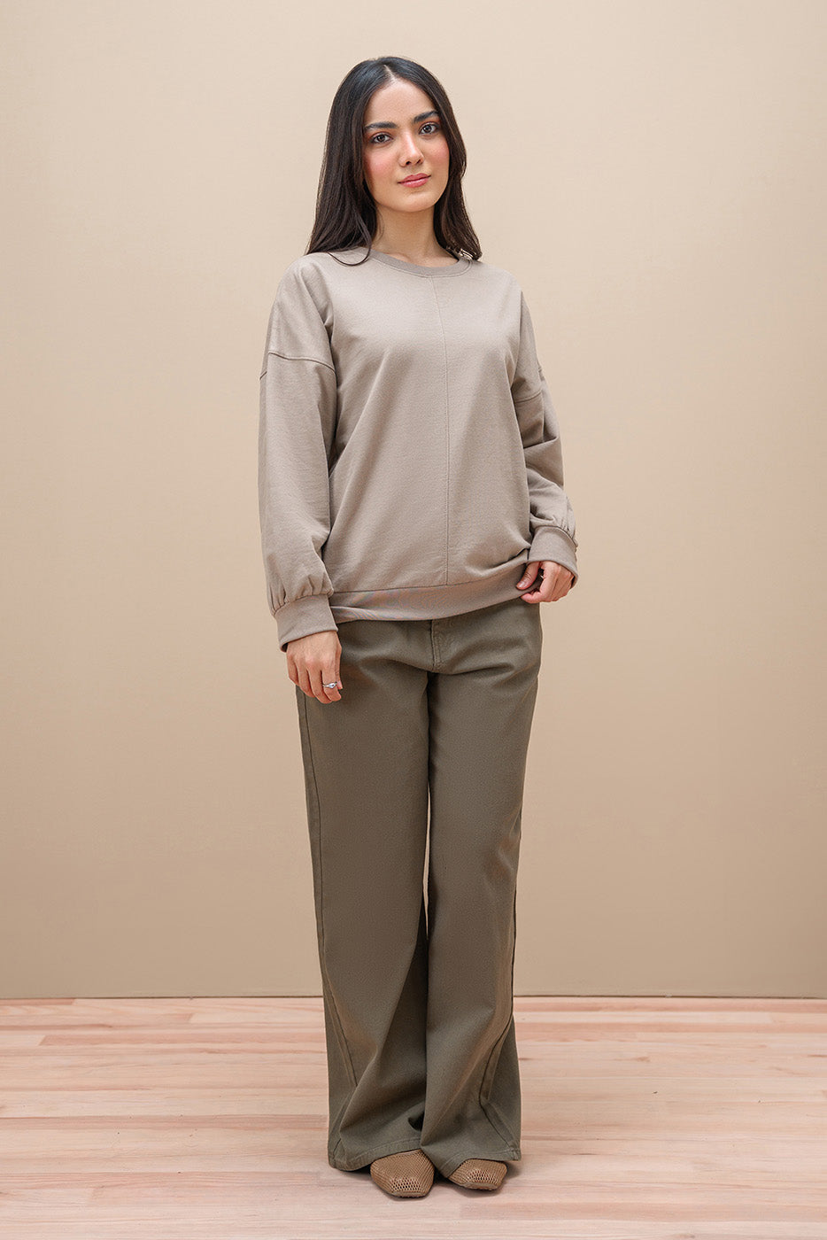 BASIC SWEATSHIRT