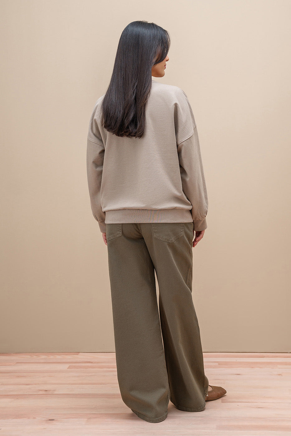 BASIC SWEATSHIRT
