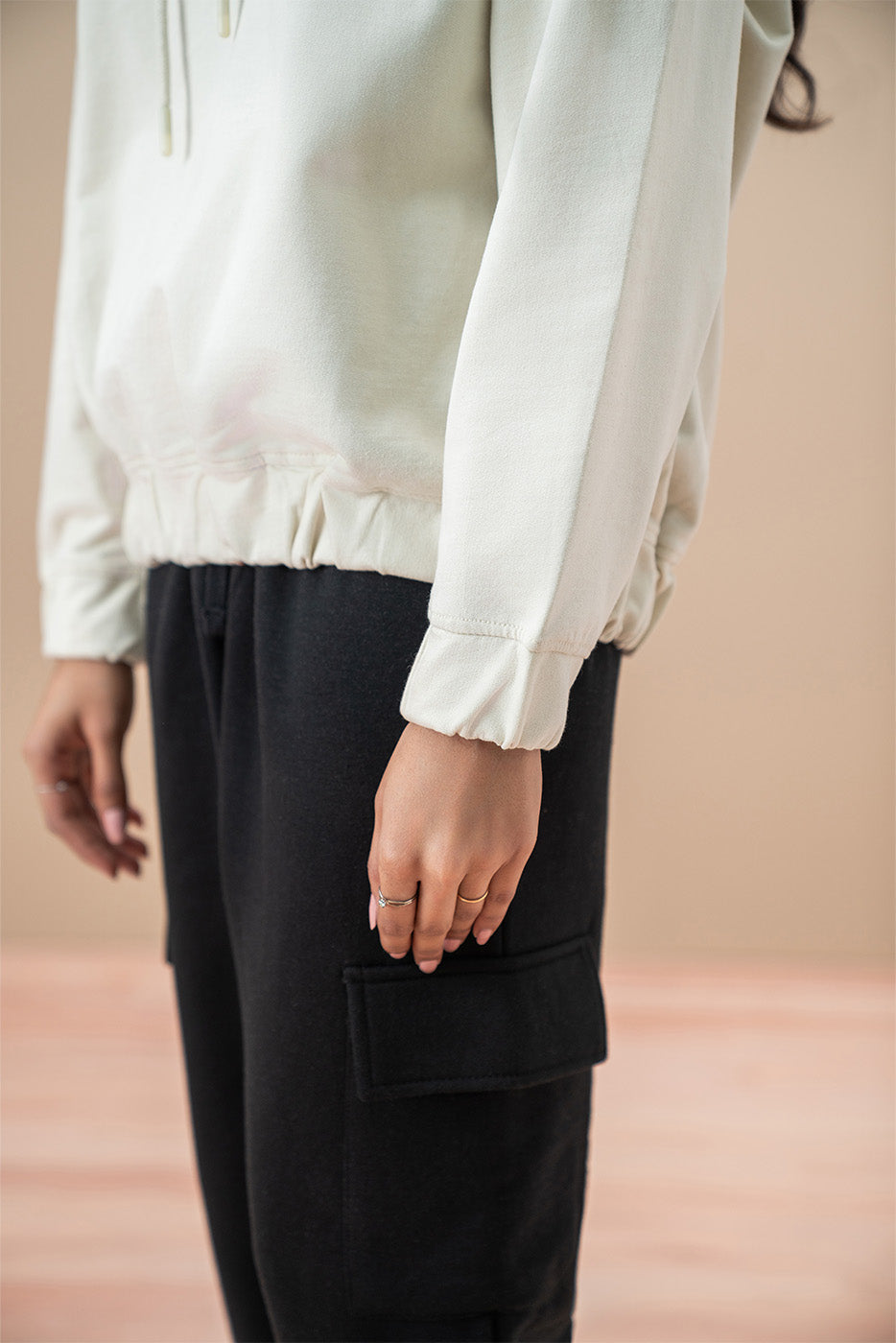 BASIC SWEATSHIRT