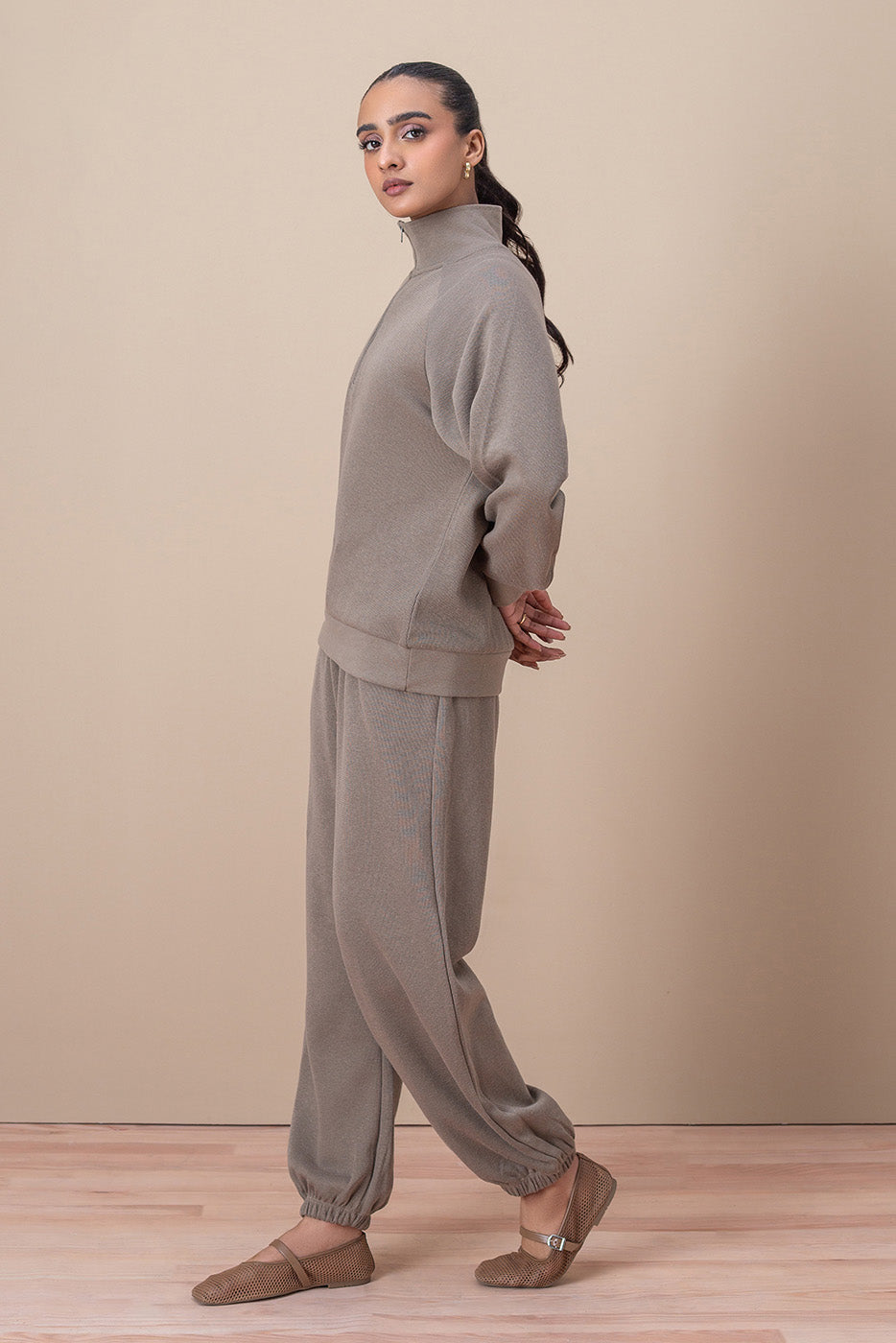 HALF ZIP SWEATSHIRT