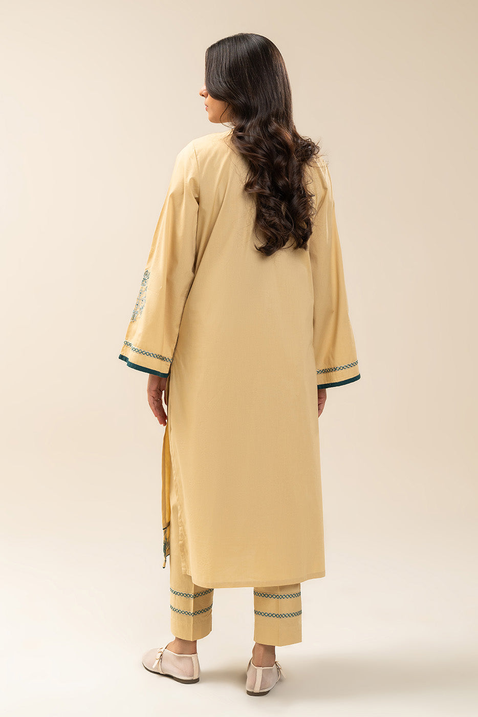 2 PIECE EMBROIDERED CAMBRIC SUIT (PRET)
