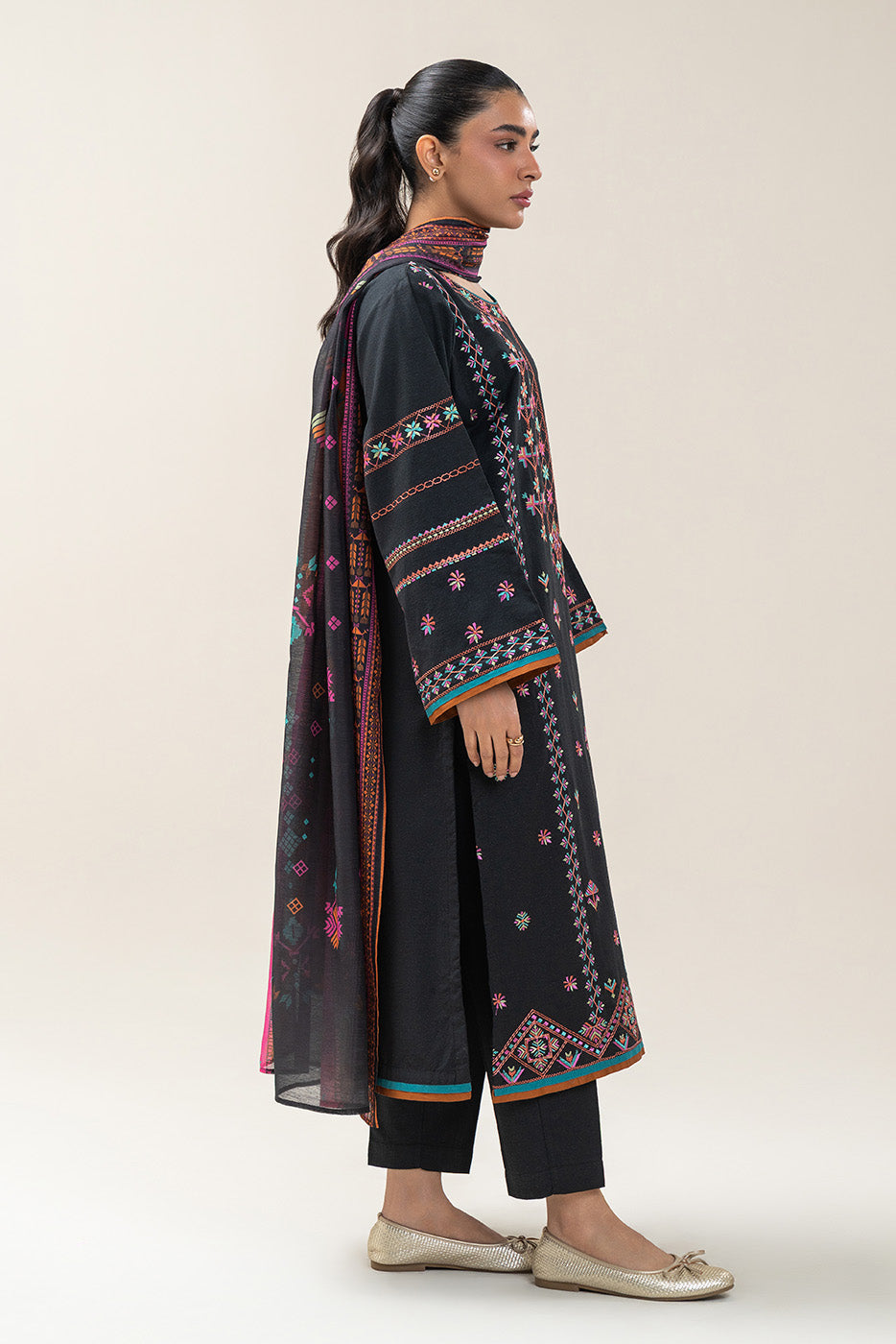 3 PIECE EMBROIDERED KARANDI SUIT (PRET)