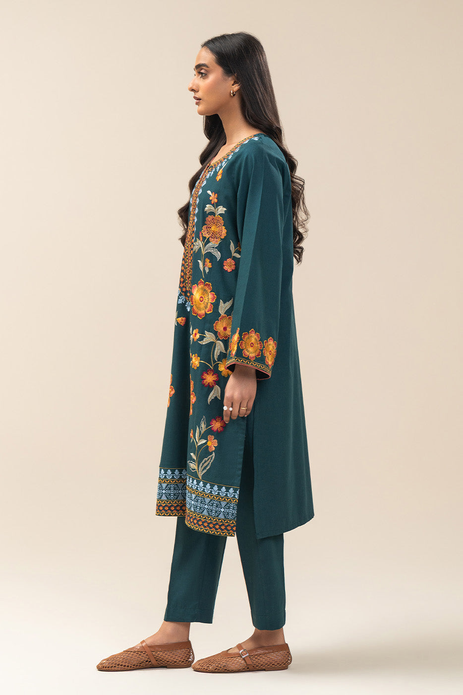 2 PIECE EMBROIDERED KARANDI SUIT (PRET)