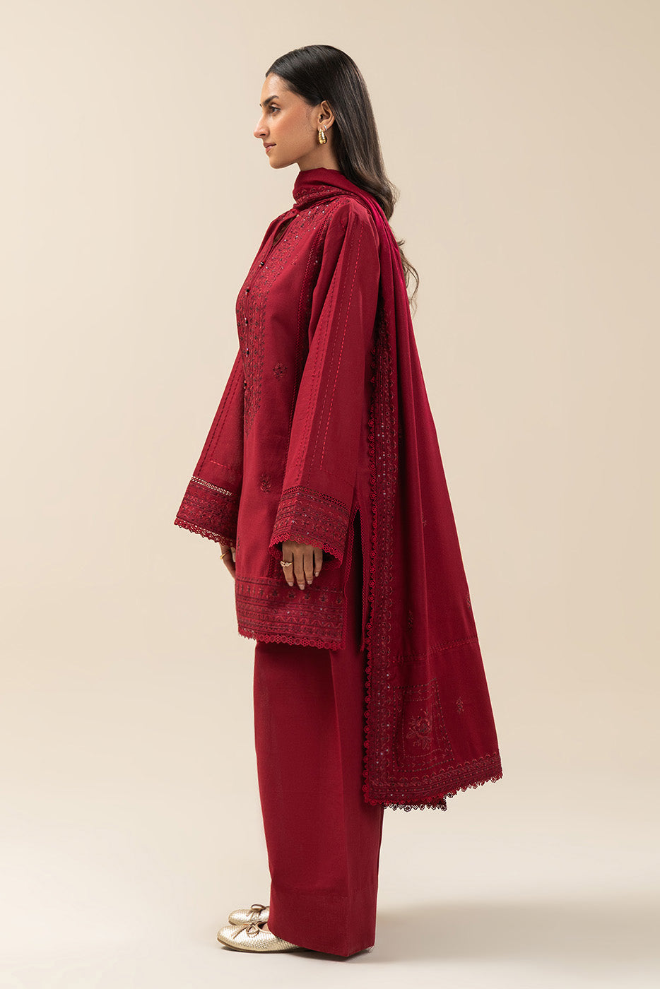 3 PIECE EMBROIDERED SLUB KHADDAR SUIT-GARNET GEM (UNSTITCHED)
