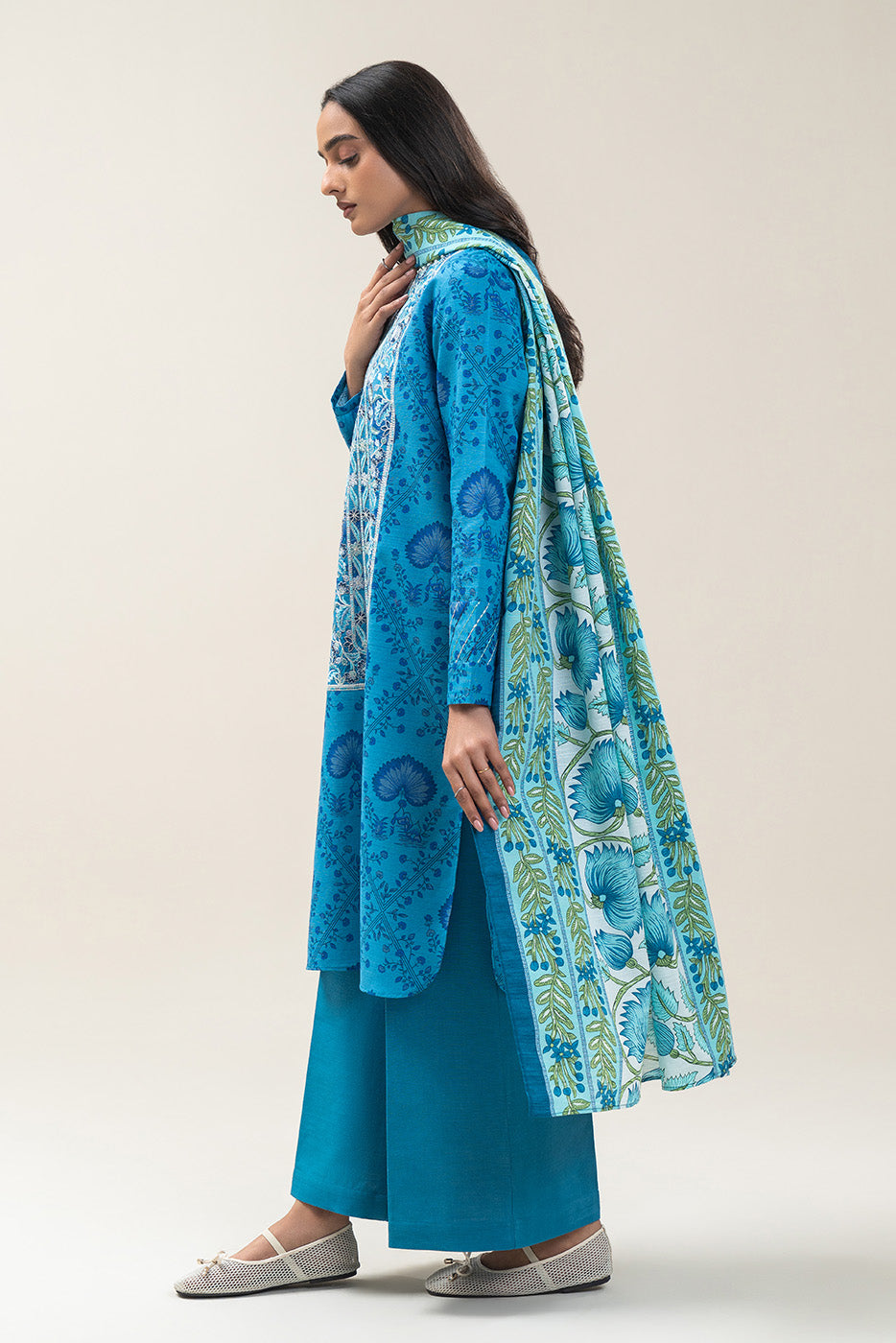 3 PIECE EMBROIDERED SLUB KHADDAR SUIT-TIFFANY BLUE (UNSTITCHED)