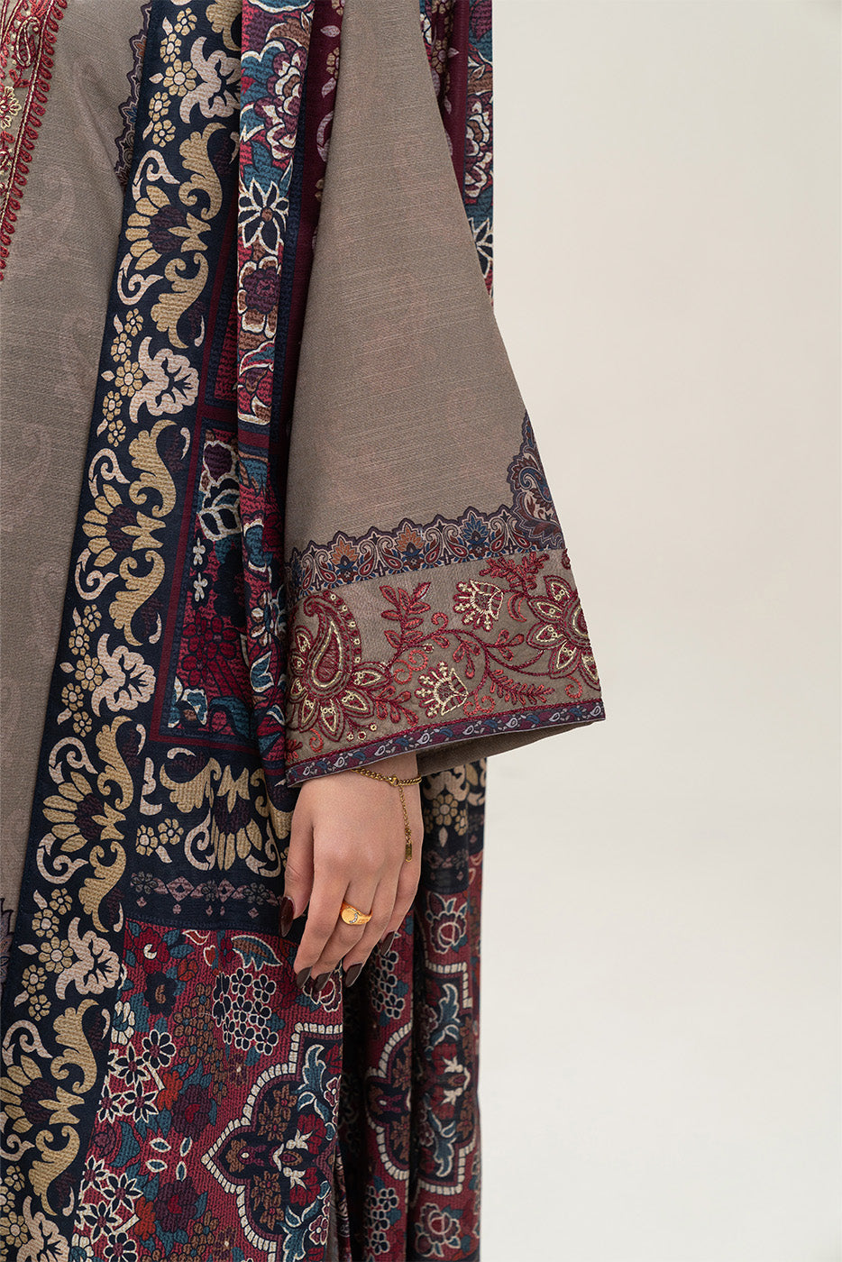 3 PIECE EMBROIDERED SLUB KHADDAR SUIT-UMBER ECHO SUIT
