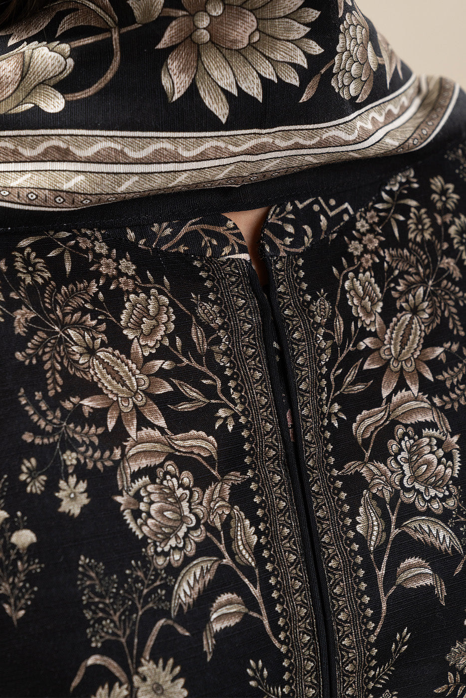 2 PIECE PRINTED SLUB KHADDAR SUIT-RAVEN REEF (UNSTITCHED)