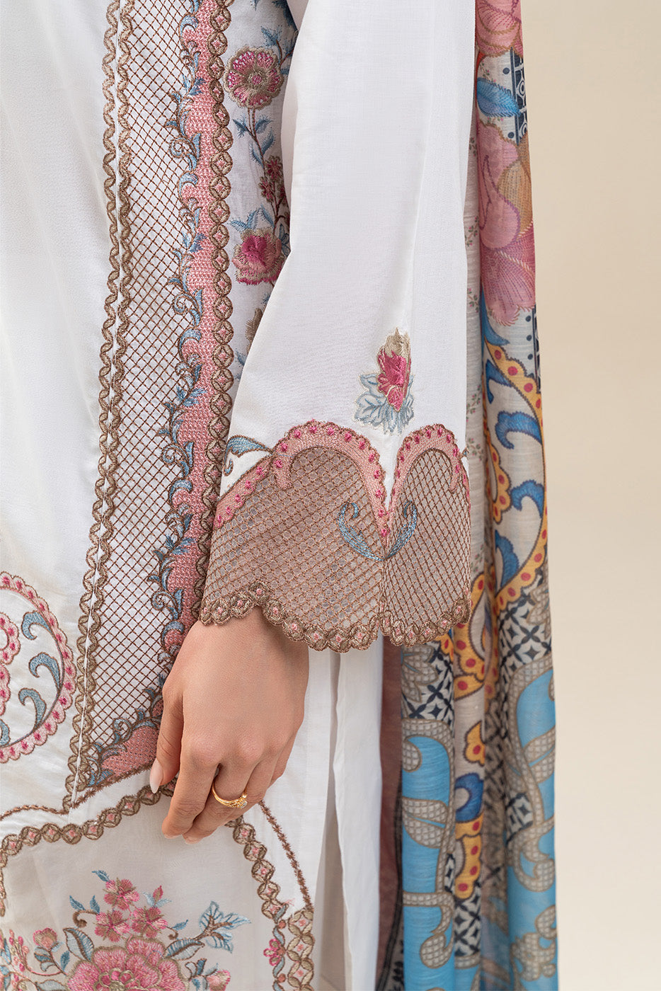 2 PIECE EMBROIDERED COTTON VISCOSE SUIT (PRET)