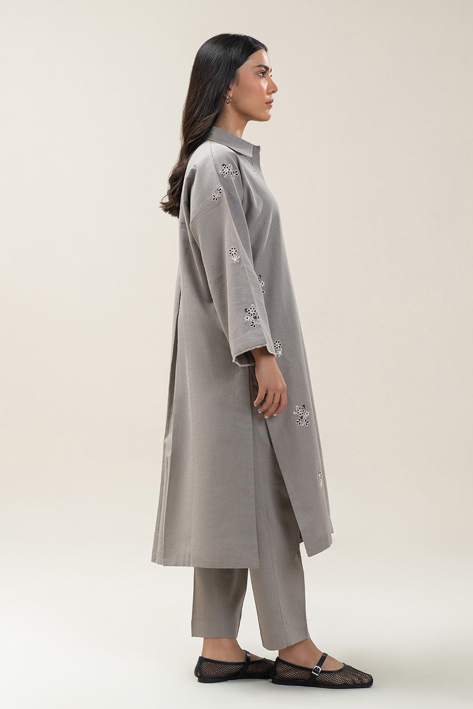 2 PIECE EMBROIDERED COTTON LINEN SUIT (PRET)